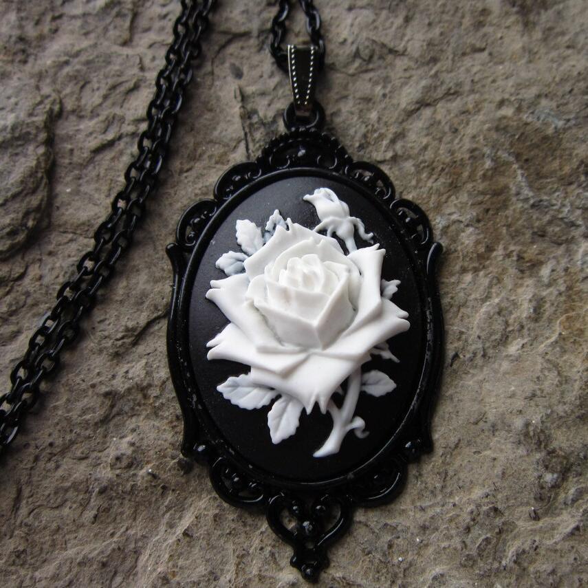 Victoria Schwarze Rose mit weißer oder weißer Rose mit schwarzer Halskette