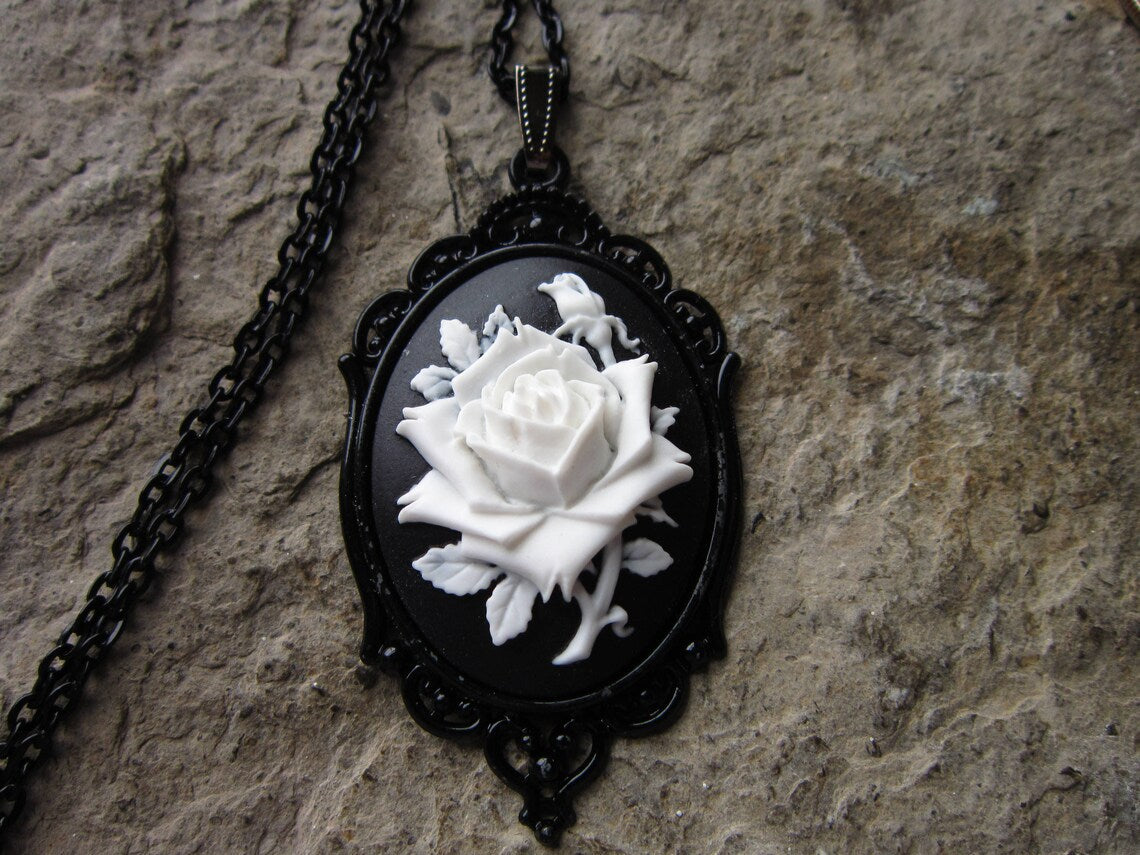 Victoria Schwarze Rose mit weißer oder weißer Rose mit schwarzer Halskette