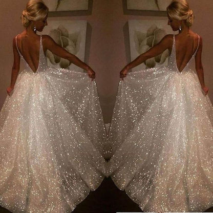 Dreilagiges Hochzeits-Abendkleid in Reinweiß mit V-Ausschnitt